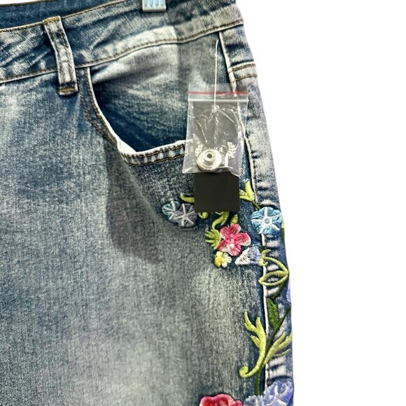 AZI Jeans Women's Size 14 Flair Floral Embroidered Jeans Bright NWT - Picture 5 of 6